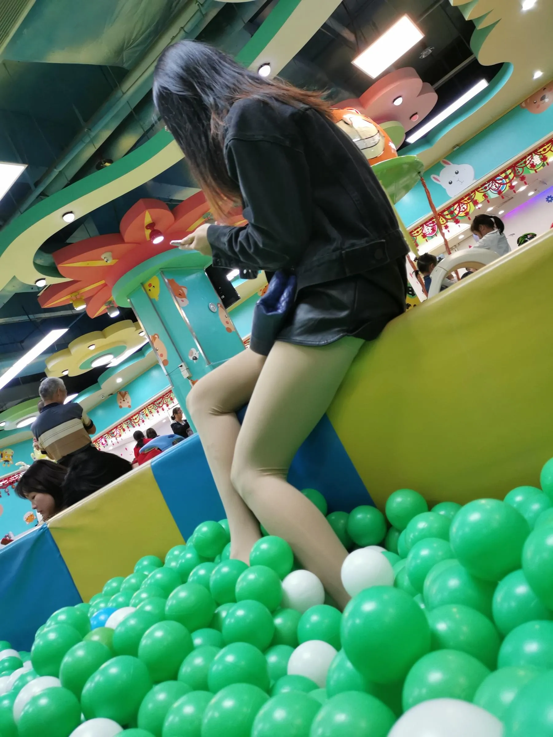 [魔镜街拍] NO.057 亲子乐园 [132P]插图7